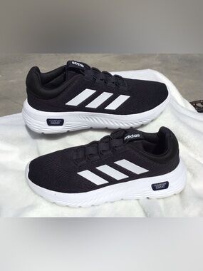 ADIDAS Men’s Cloudfoam Comfy Black and White Lightweight Athletic Sneakers